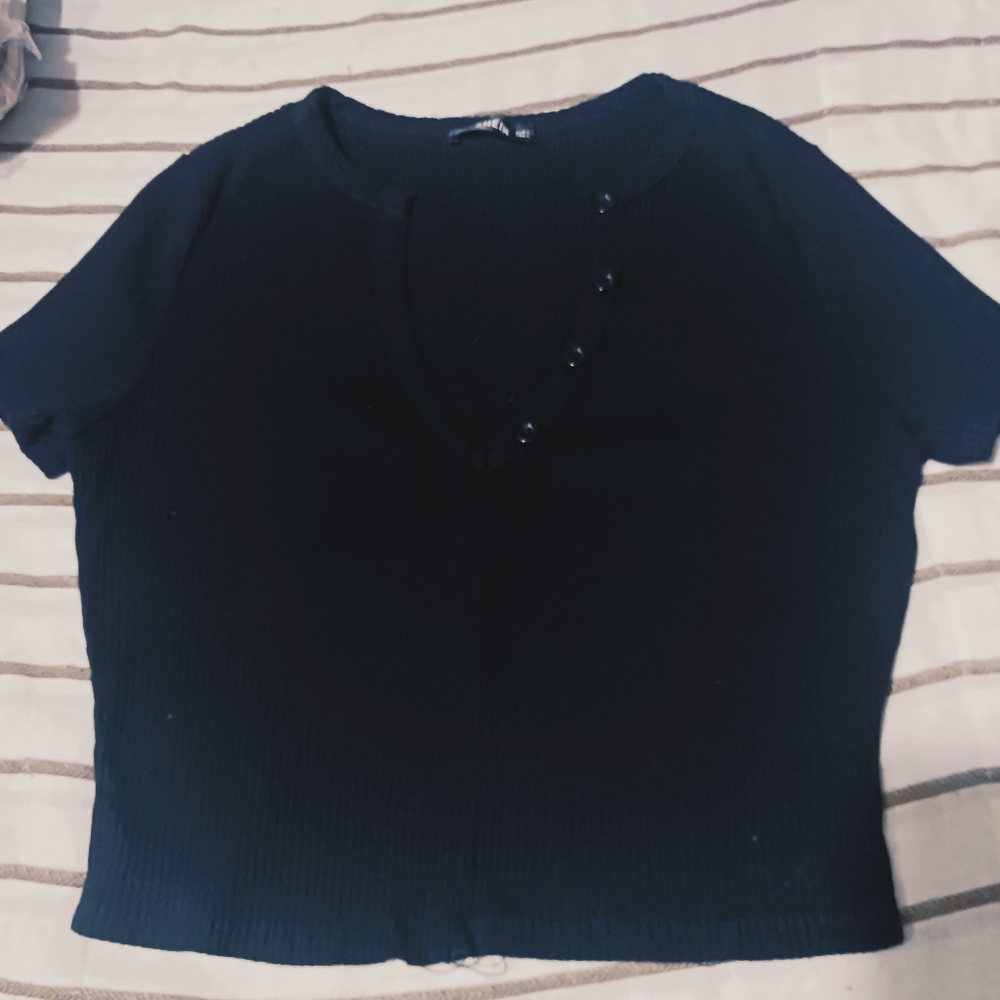 Black Crop V-Neck Shei Top